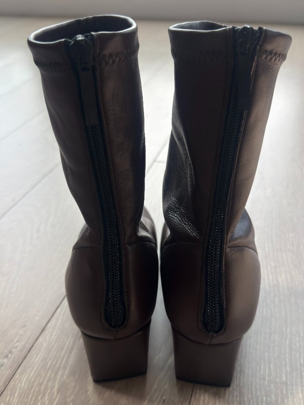 ESSEN 'The Glove Boot' in Vegan Leather - Picture 6 of 6